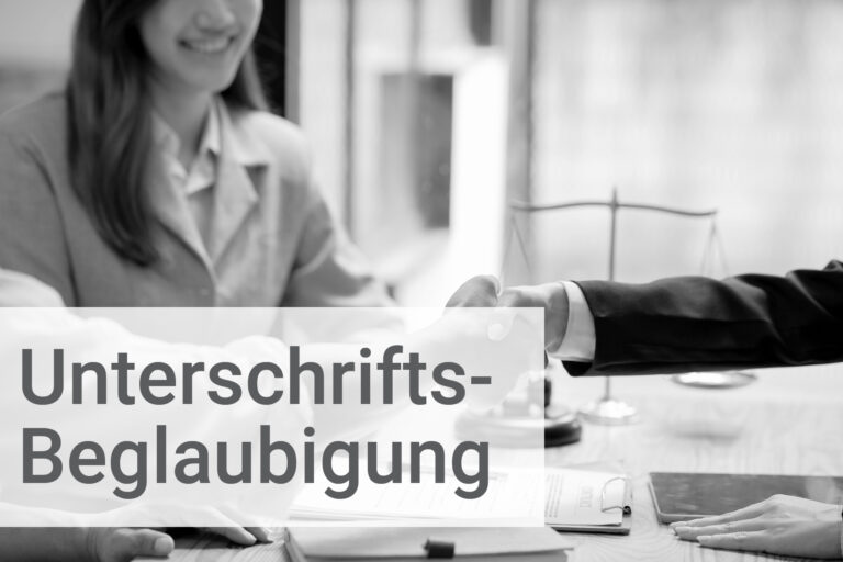 Person Unterschreibt Unterlagen